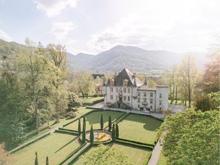 Mariage romantique dans un château du Sud de la France avec Virginie Jones Photography
