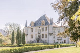 Wedding photographer in château Bagen South of France