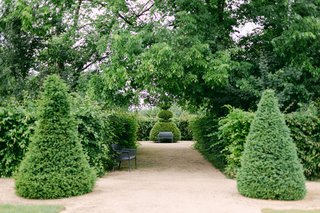 Lumière naturelle et ambiance douce pour un shooting mariage haut de gamme