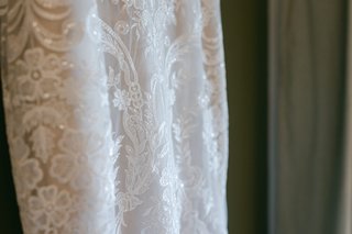 Détail de la robe de mariée
