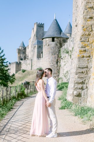 Couple photoshoot remparts Cité de Carcassonne