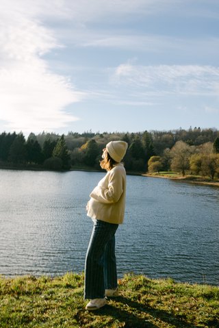 Winter maternity session in the Montagne Noire