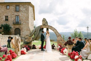 Celebrating Love in a Secluded Mountain Setting Celebrating Love in a Secluded Mountain Setting