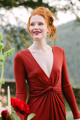 Crimson Details in an Elegant Spanish Wedding Crimson Details in an Elegant Spanish Wedding