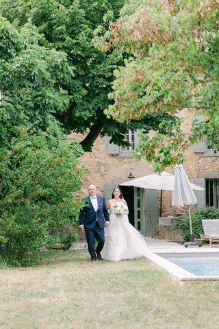 Arrivée de la mariée, mariage dans l'Aude Arrivée de la mariée, mariage dans l'Aude