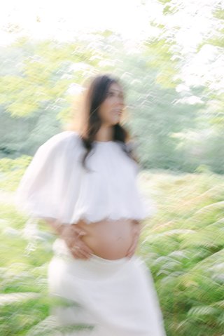 Natural maternity portrait in the South of France<br> Natural maternity portrait in the South of France<br>