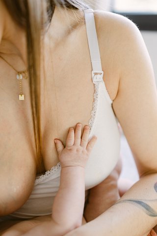 Breastfeeding Photographer in Carcassonne